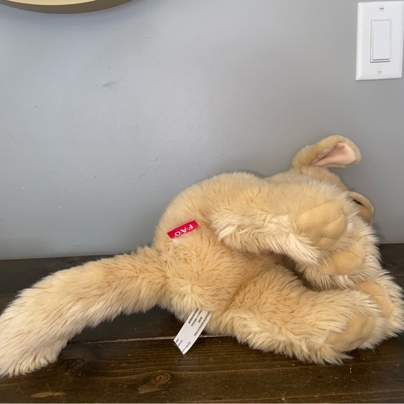 FAO Schwarz 20-inch Golden Retriever Toy Plush. Realistic looking b4 - Picture 6 of 6